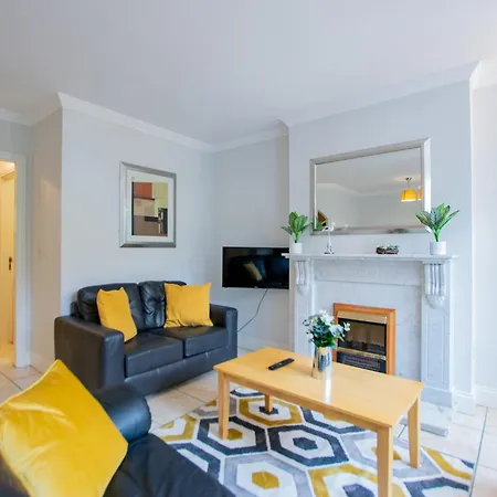 132 - Spacious With Parking Apartment *