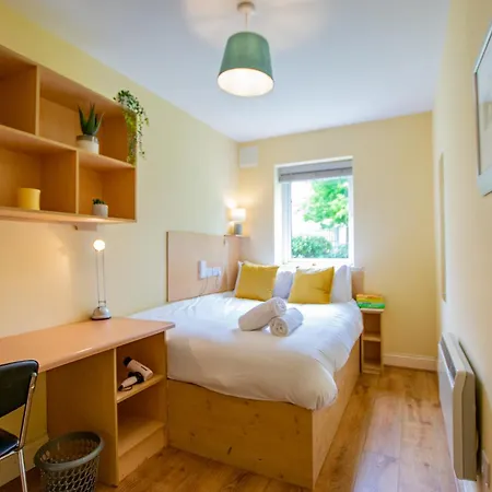 132 - Spacious With Parking *